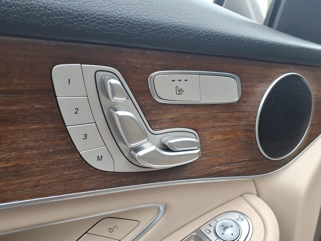 Used 2020 Mercedes-Benz GLC 300 image 8
