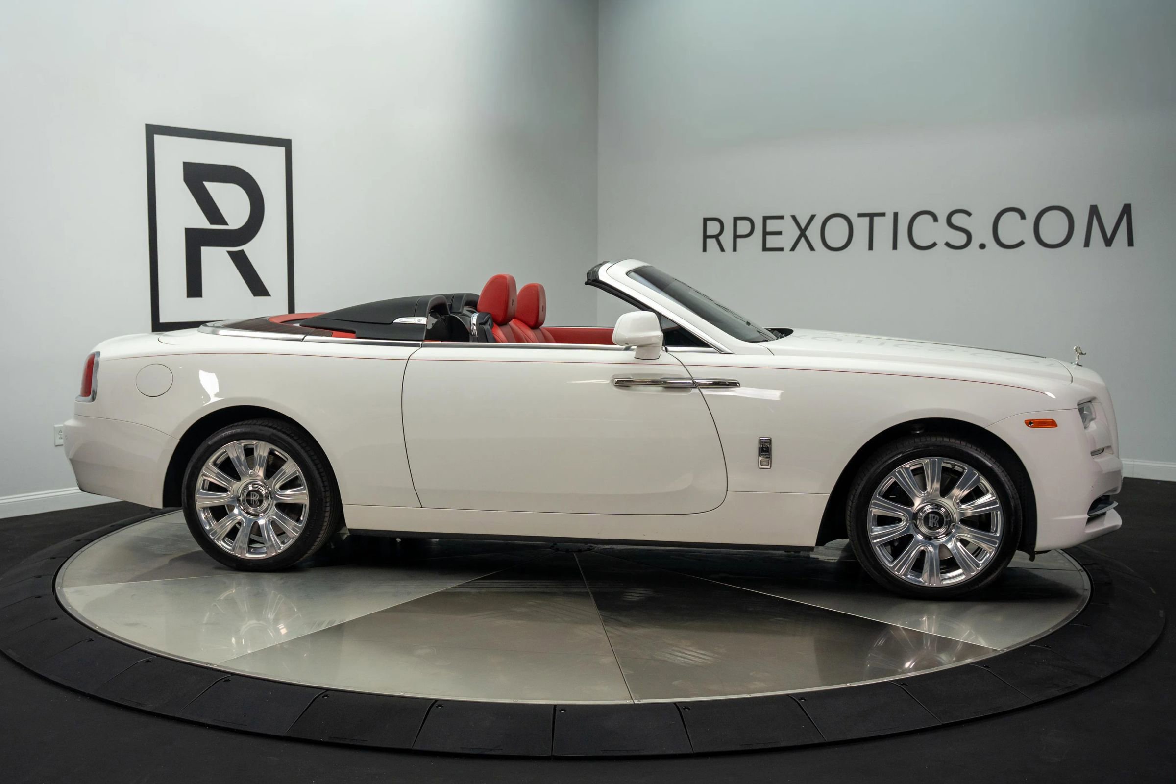 Used 2017 Rolls-Royce Dawn image 16