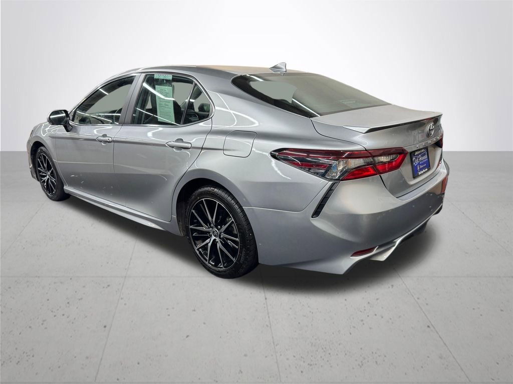 Used 2024 Toyota Camry SE FWD image 4