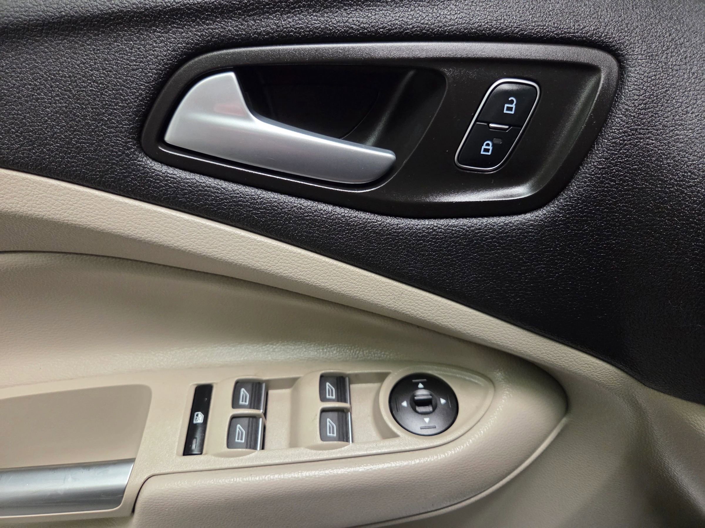 Used 2017 Ford C-MAX SE FWD image 16
