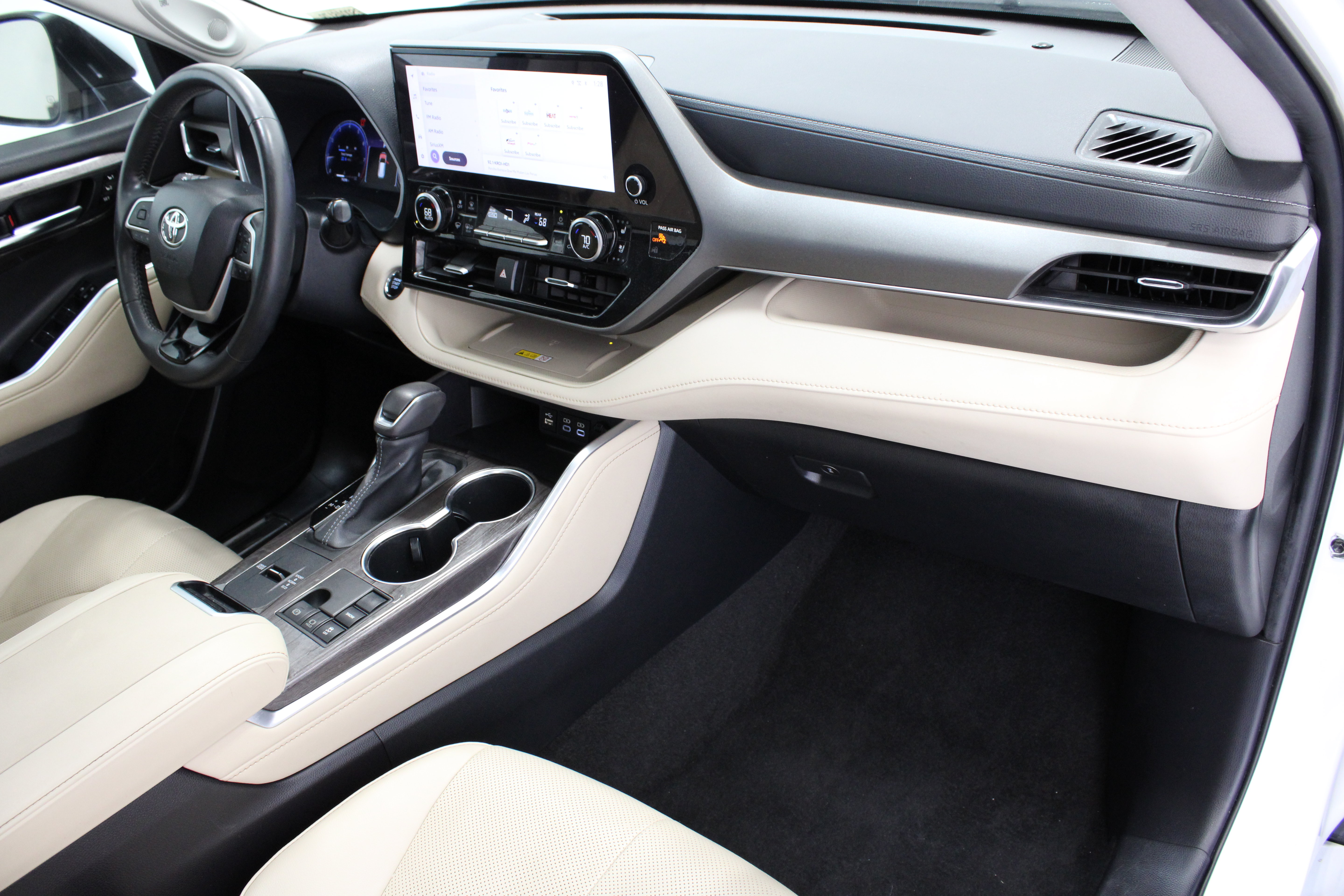 Used 2023 Toyota Highlander Limited FWD image 40