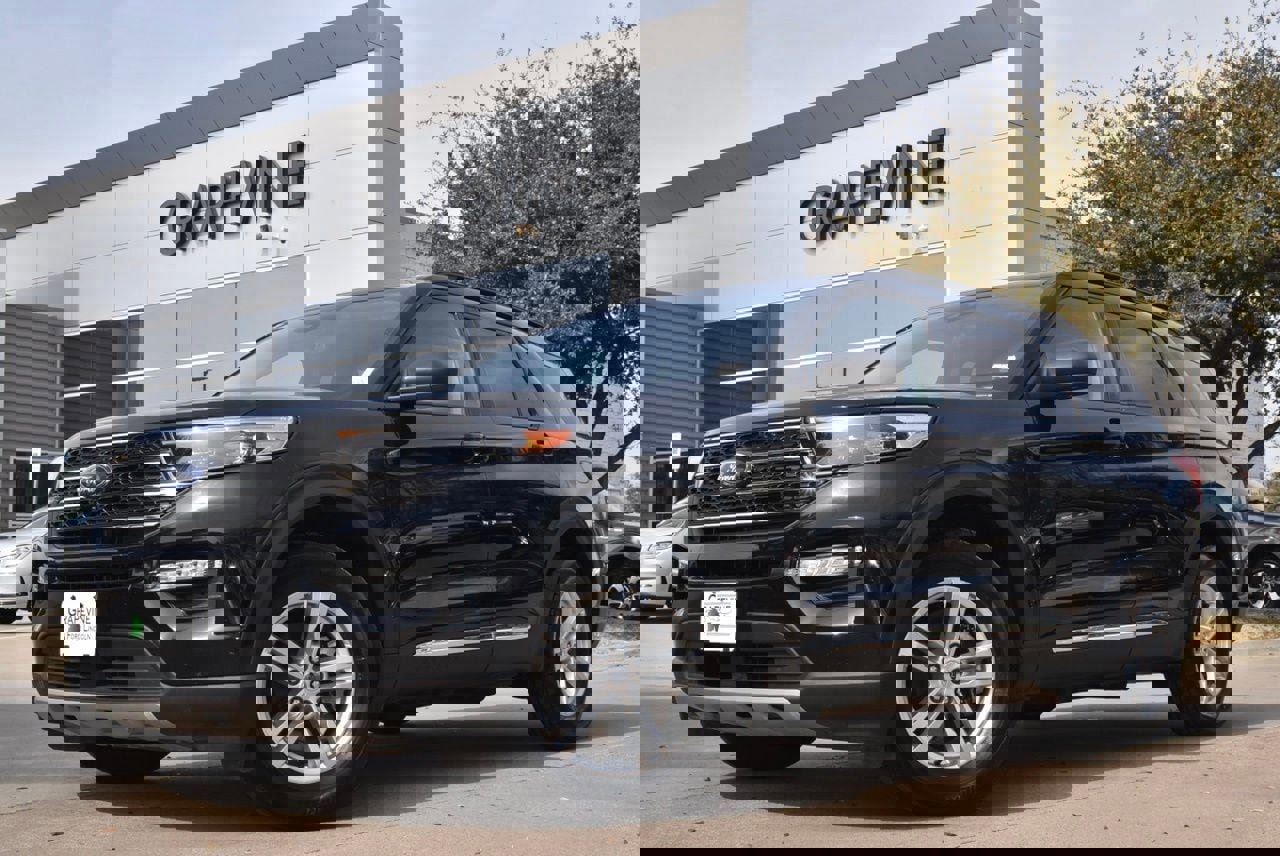 Used 2023 Ford Explorer XLT w/ Equipment Group 202A image 2