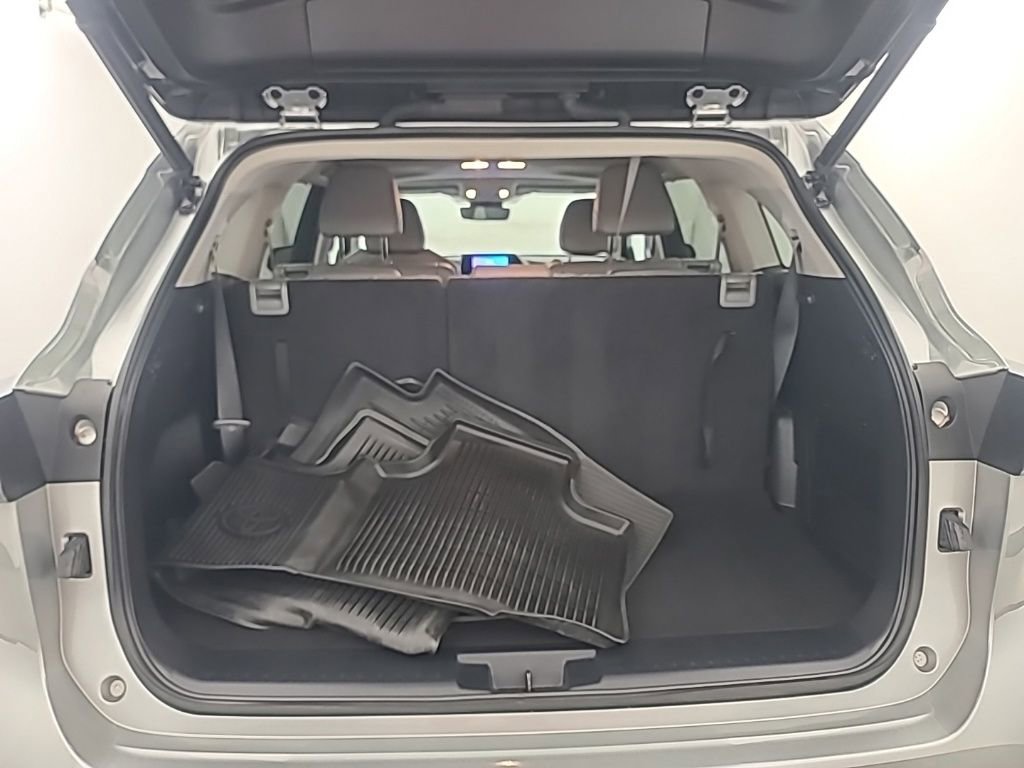 Used 2023 Toyota Highlander XLE image 17