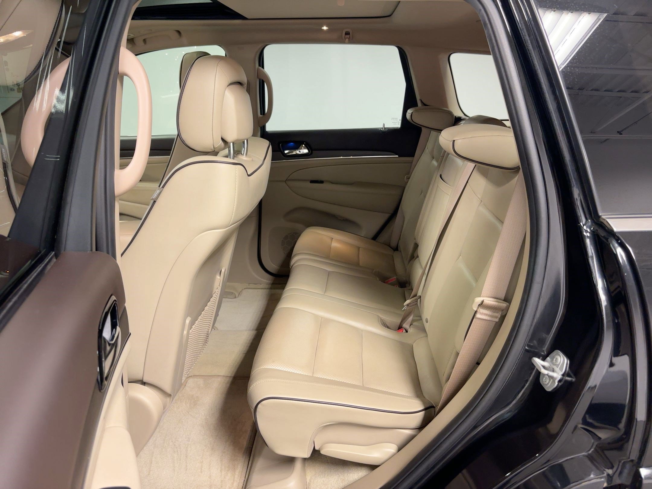 Used 2019 Jeep Grand Cherokee Overland image 13