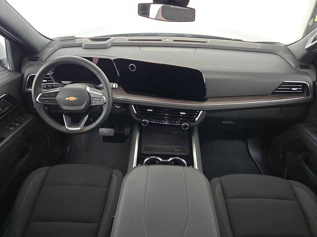 Used 2025 Chevrolet Suburban LS image 26