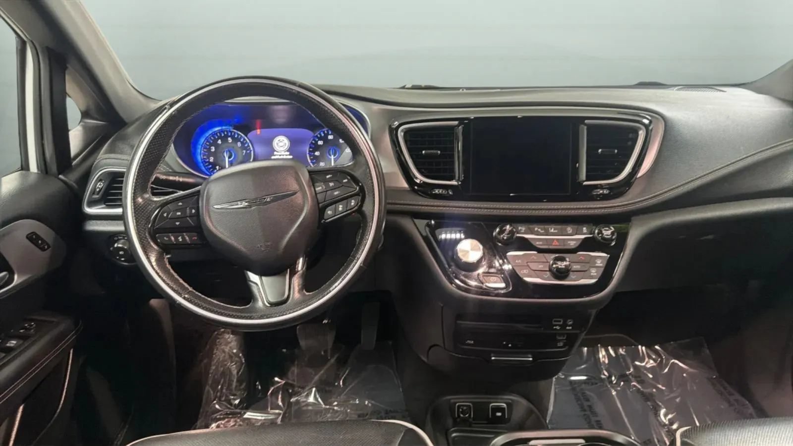 Used 2018 Chrysler Pacifica Limited w/ Advanced Safetytec Group FWD image 11