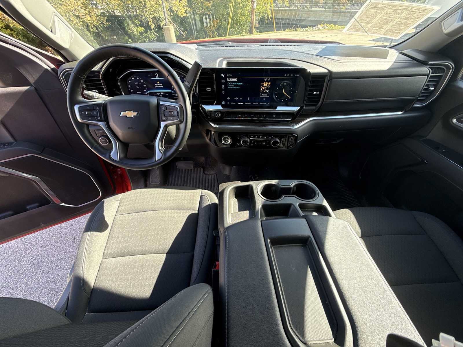 Certified 2024 Chevrolet Silverado 1500 LT AWD/4WD image 19
