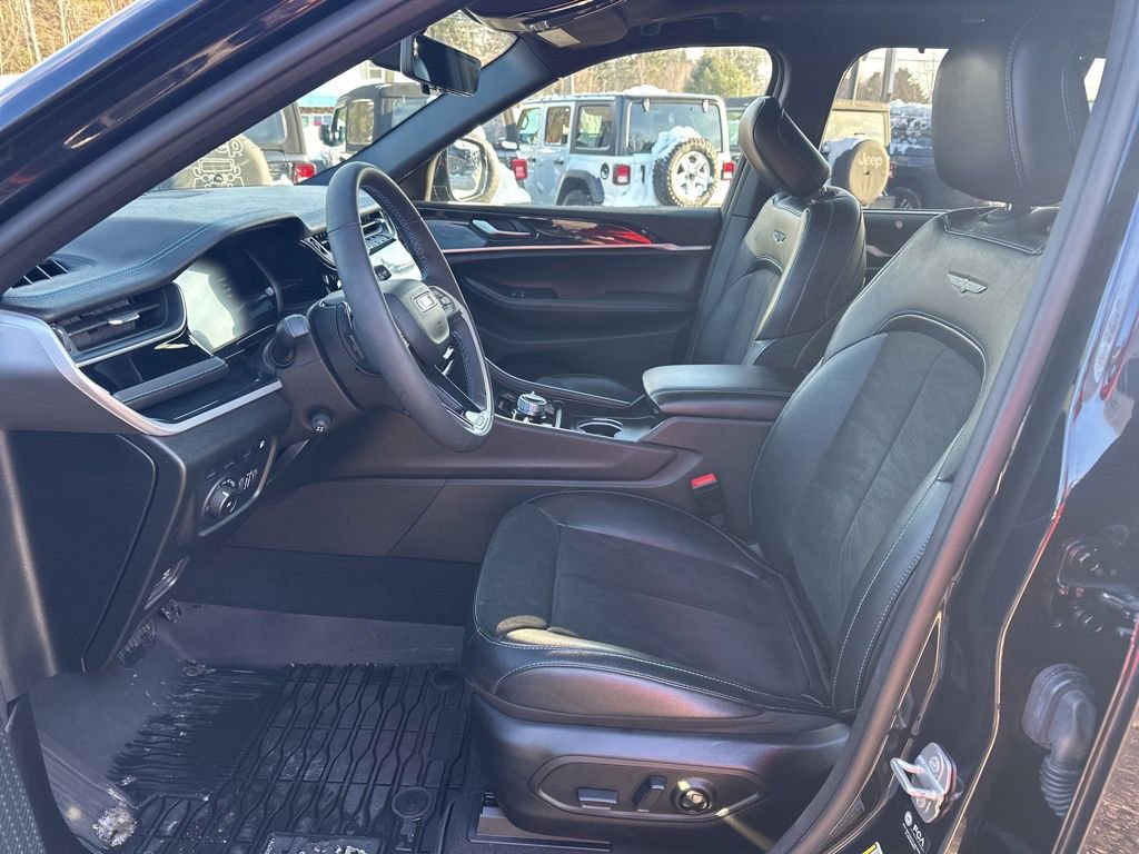 Used 2024 Jeep Grand Cherokee Trailhawk w/ Luxury Tech Group III image 14