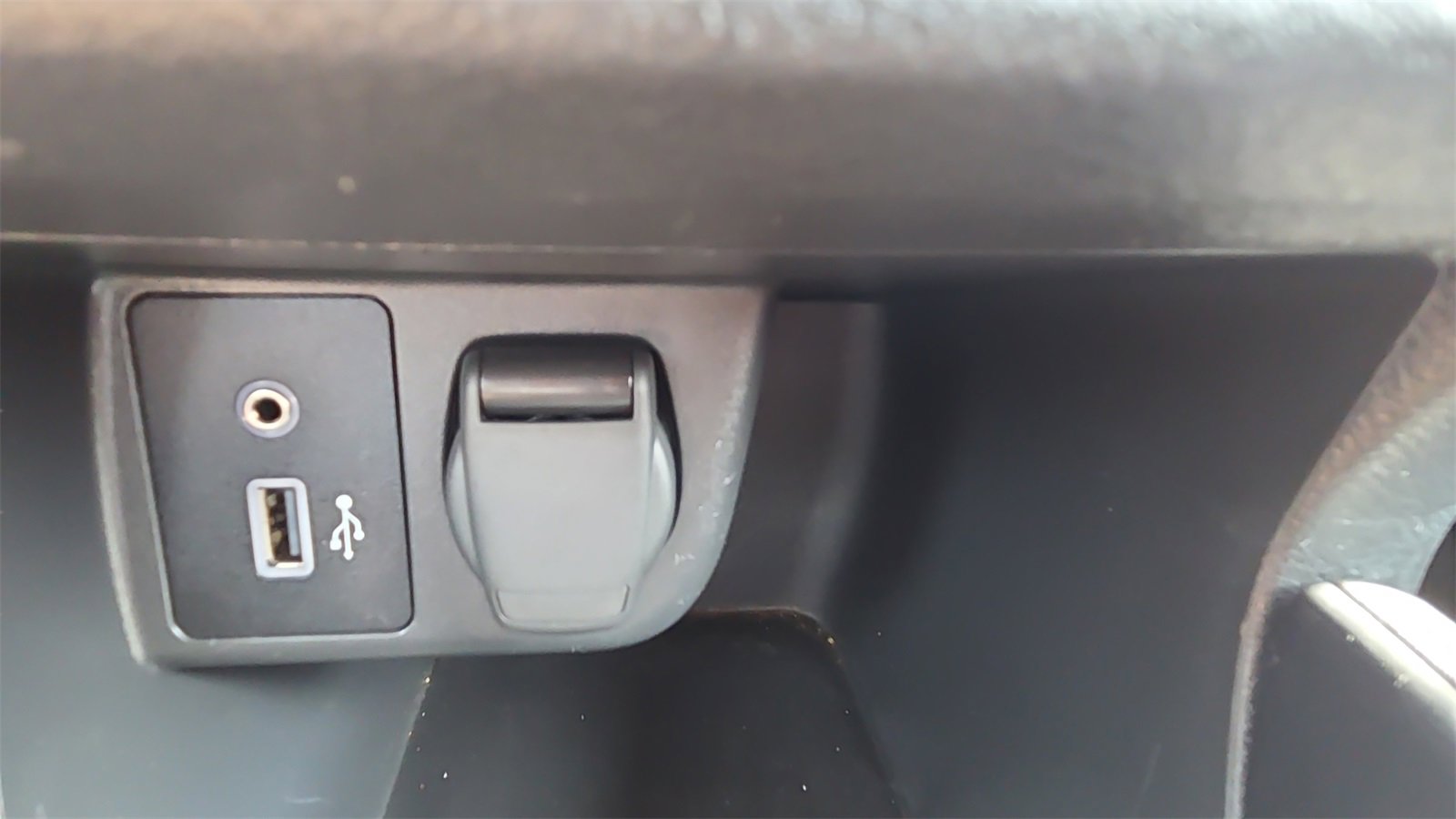 Used 2025 Nissan Versa S w/ S Plus Package image 27