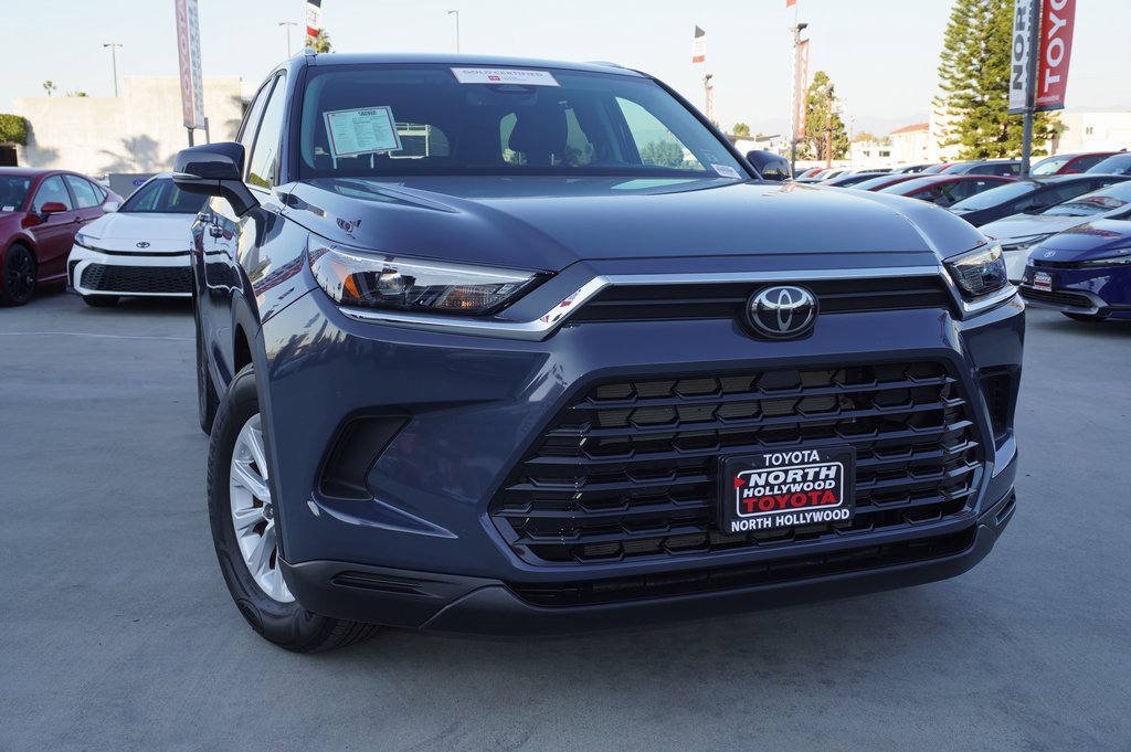 Certified 2025 Toyota Grand Highlander FWD image 2