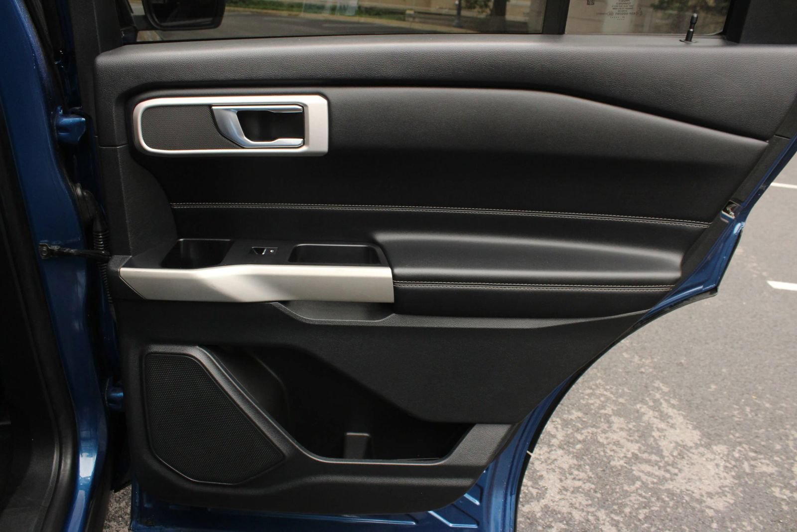 Used 2021 Ford Explorer XLT w/ Equipment Group 202A AWD/4WD image 25