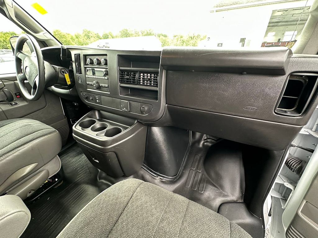 Used 2025 GMC Savana 2500 w/ Driver Convenience Package RWD image 3