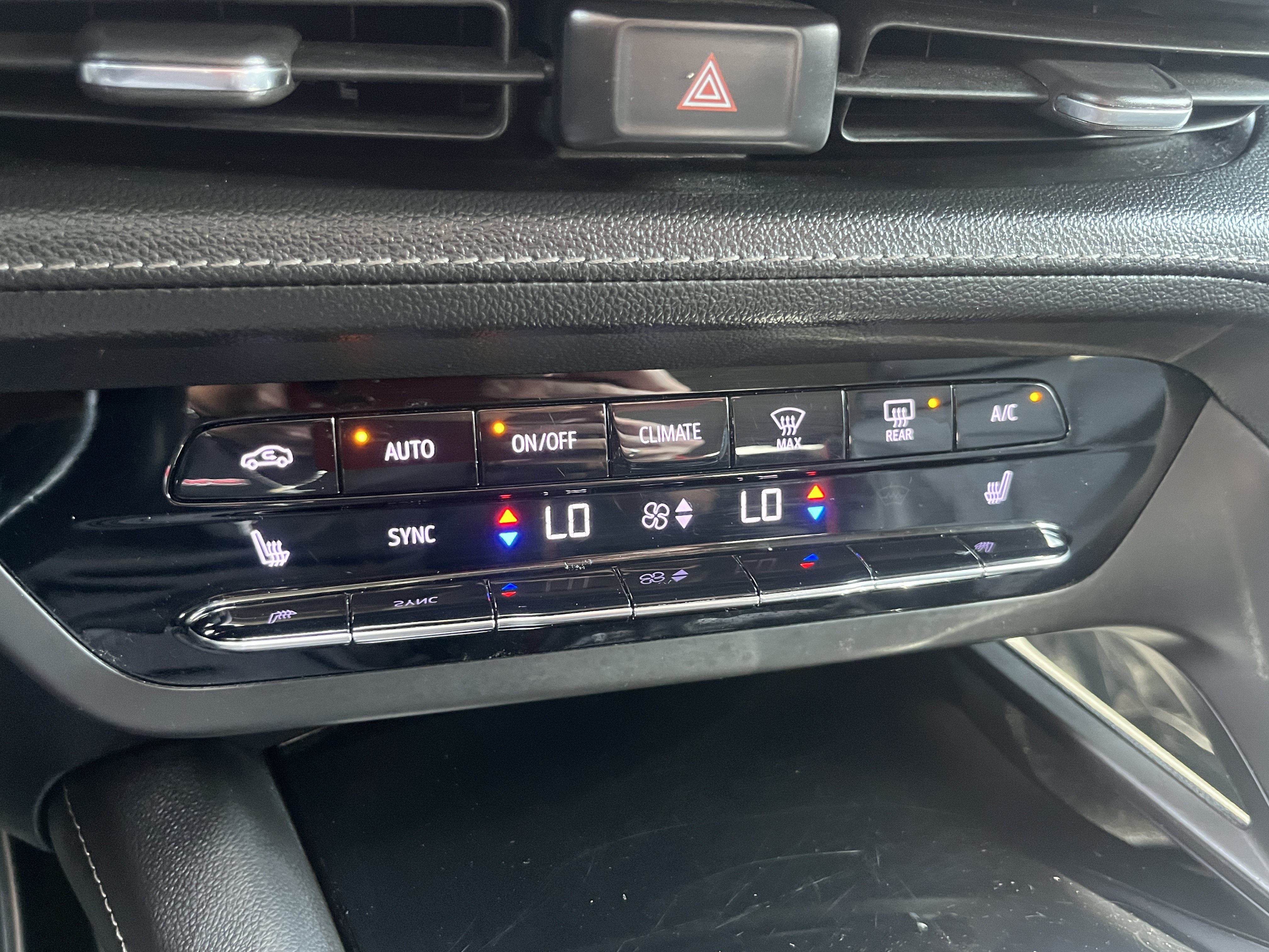 Used 2023 Buick Envision Essence w/ Sport Touring Package FWD image 27