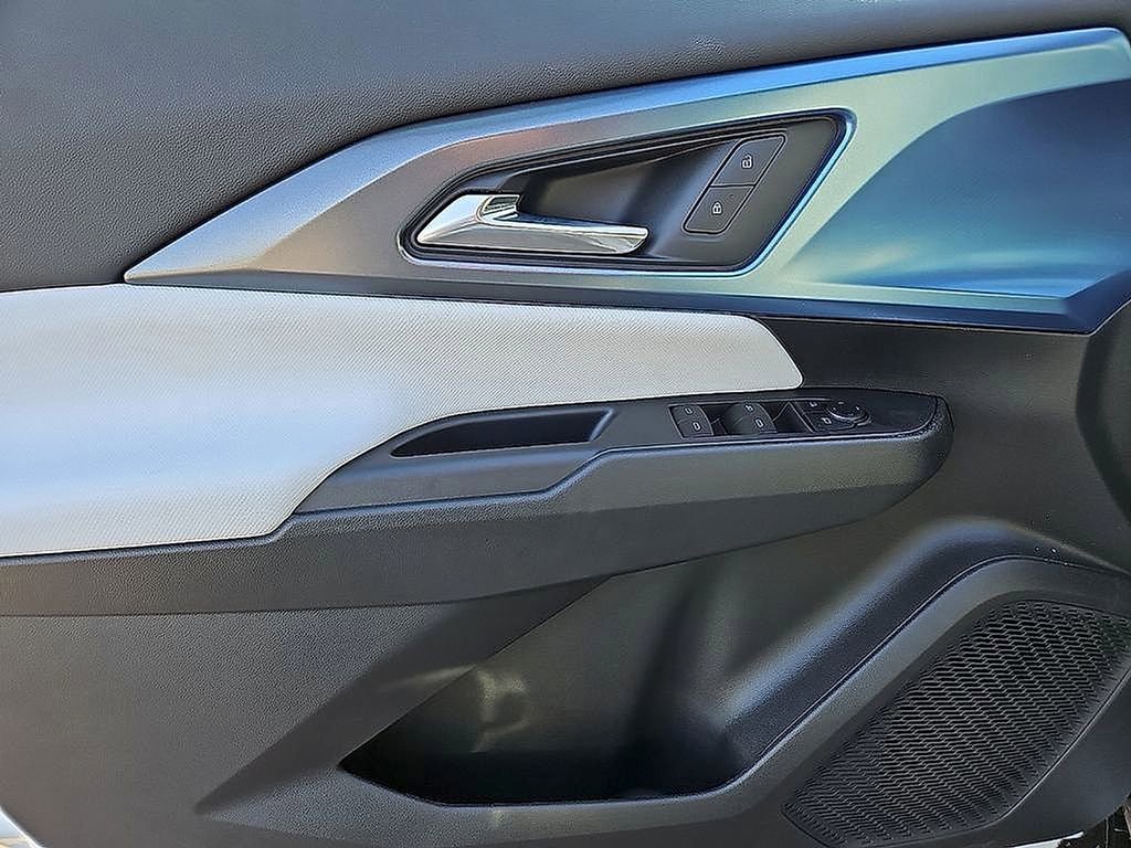 New 2026 Chevrolet Equinox EV LT image 8