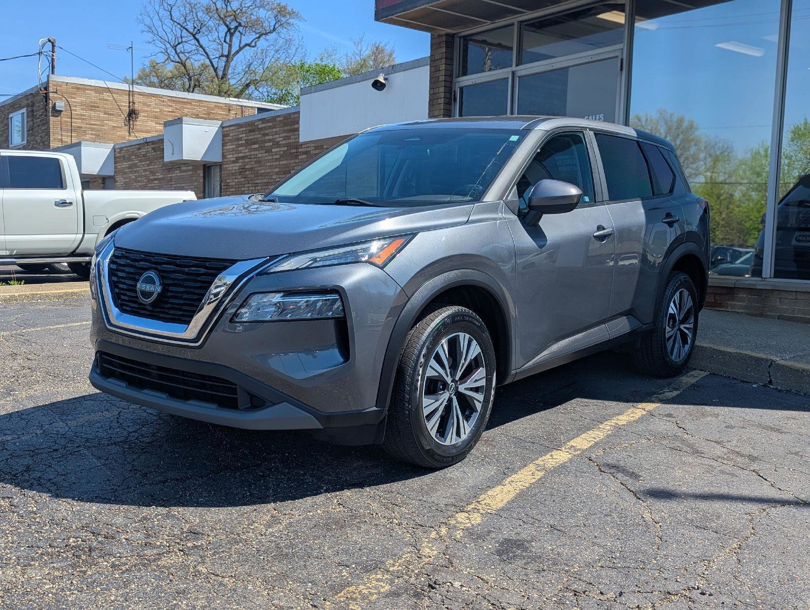 Used 2023 Nissan Rogue SV AWD/4WD image 3