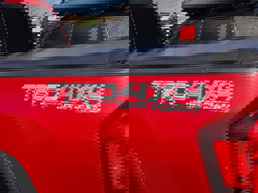 Used 2019 Toyota Tacoma TRD Off-Road w/ Technology Package AWD/4WD image 13