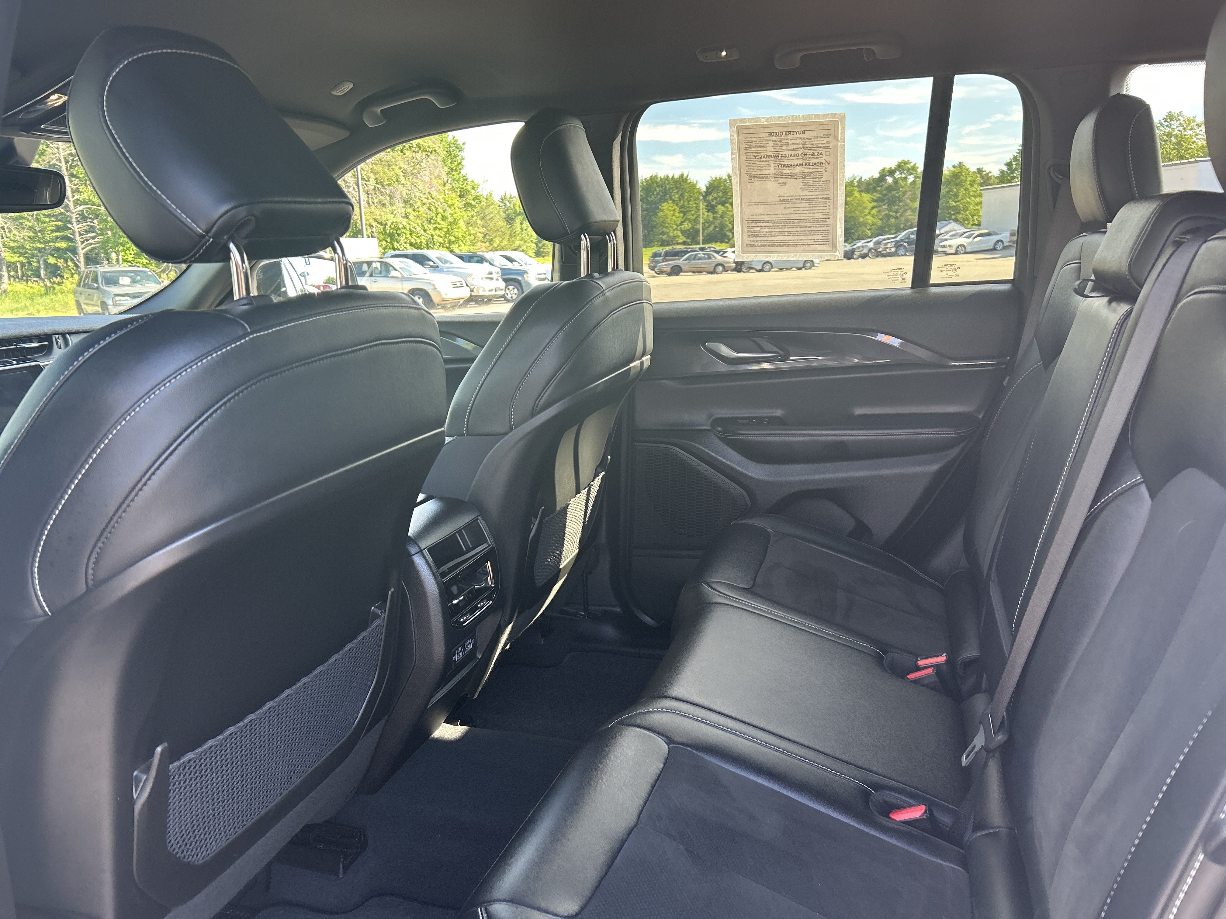 Used 2023 Jeep Grand Cherokee Altitude AWD/4WD image 10