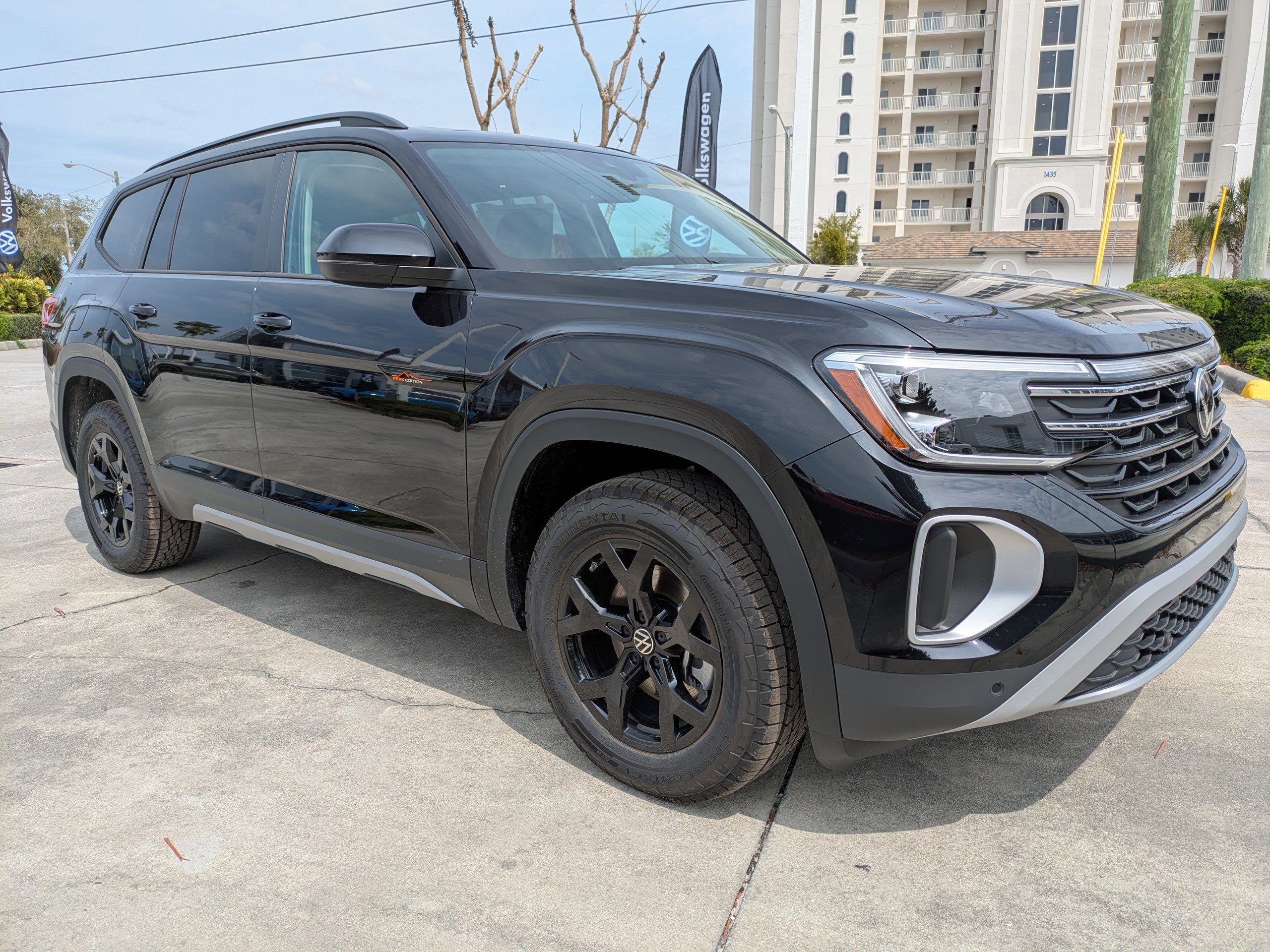 New 2026 Volkswagen Atlas Peak Edition image 2