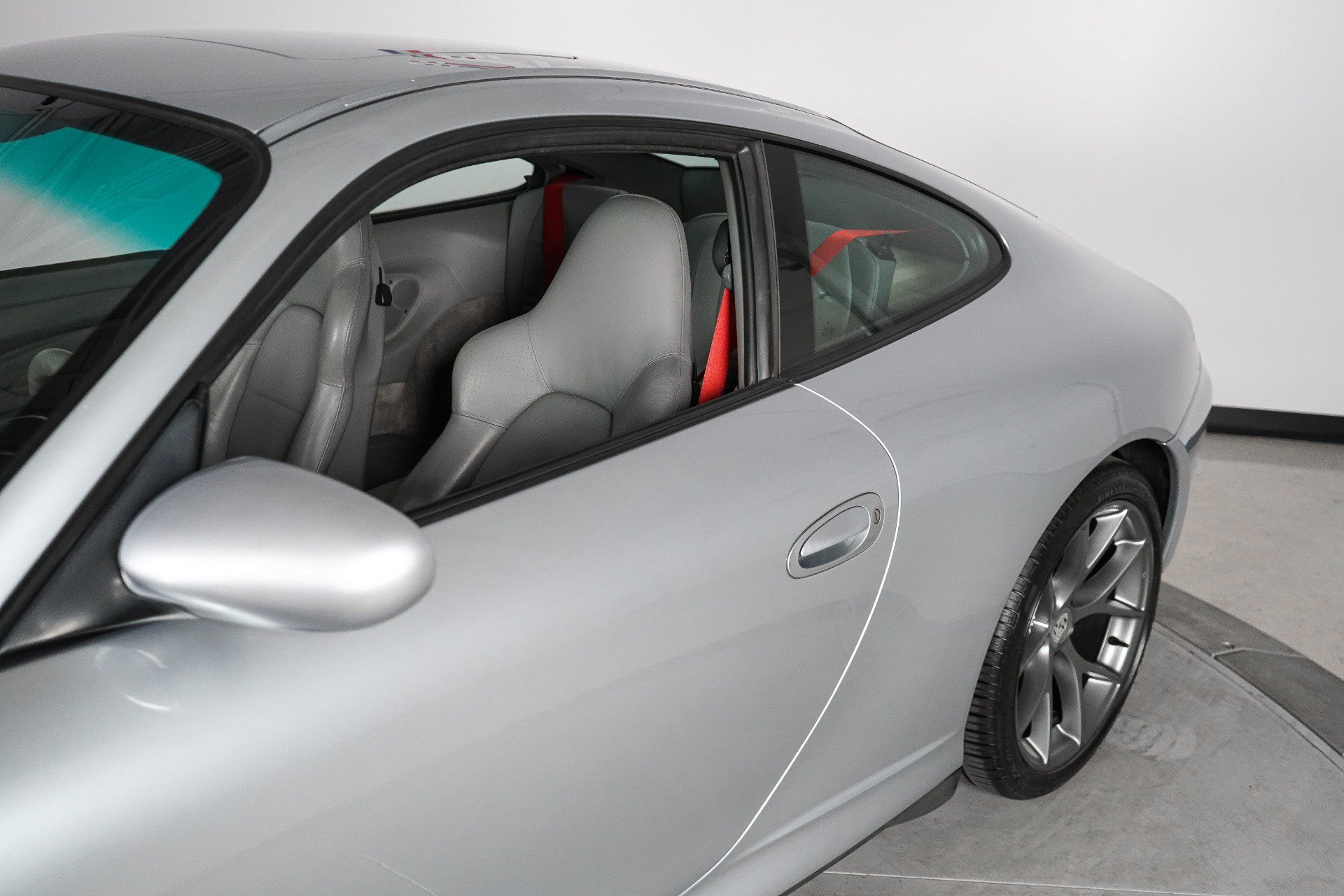 Used 2003 Porsche 911 Carrera RWD image 2