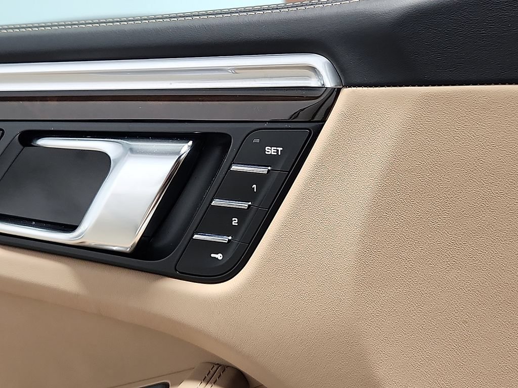 Certified 2025 Porsche Macan GTS AWD/4WD image 25