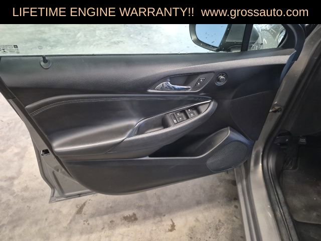 Used 2017 Chevrolet Cruze Premier FWD image 13