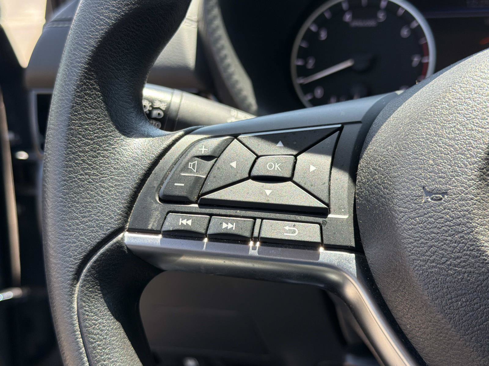 Used 2024 Nissan Sentra SV FWD image 9