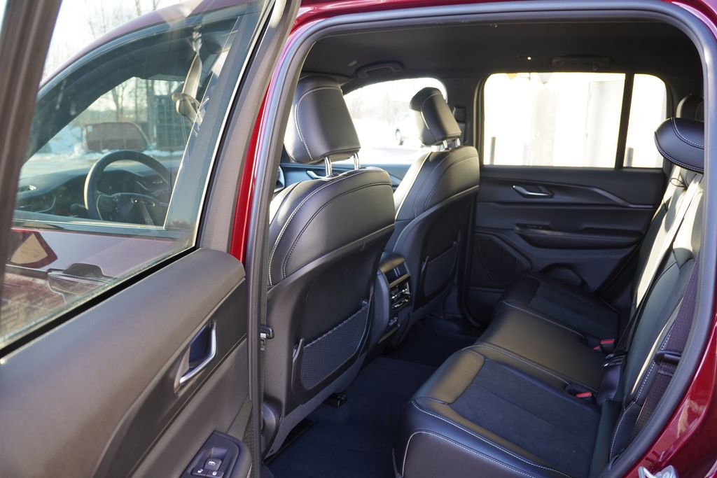 Certified 2025 Jeep Grand Cherokee Altitude image 16