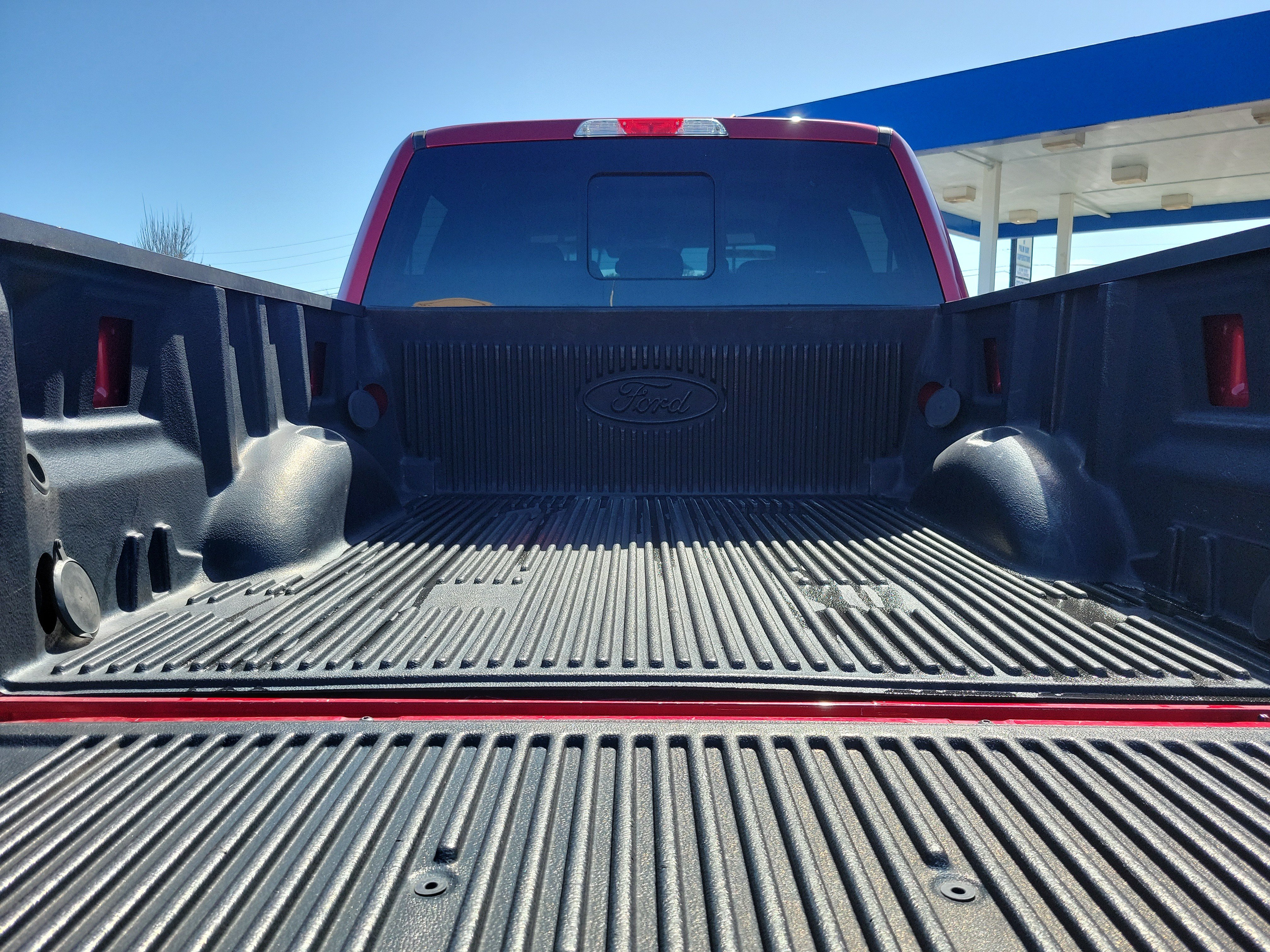 Used 2018 Ford F150 XLT w/ Equipment Group 302A Luxury AWD/4WD image 9