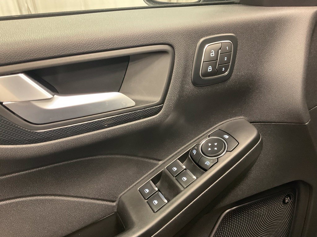 Used 2025 Ford Escape ST-Line Elite w/ Premium Technology Package AWD/4WD image 17