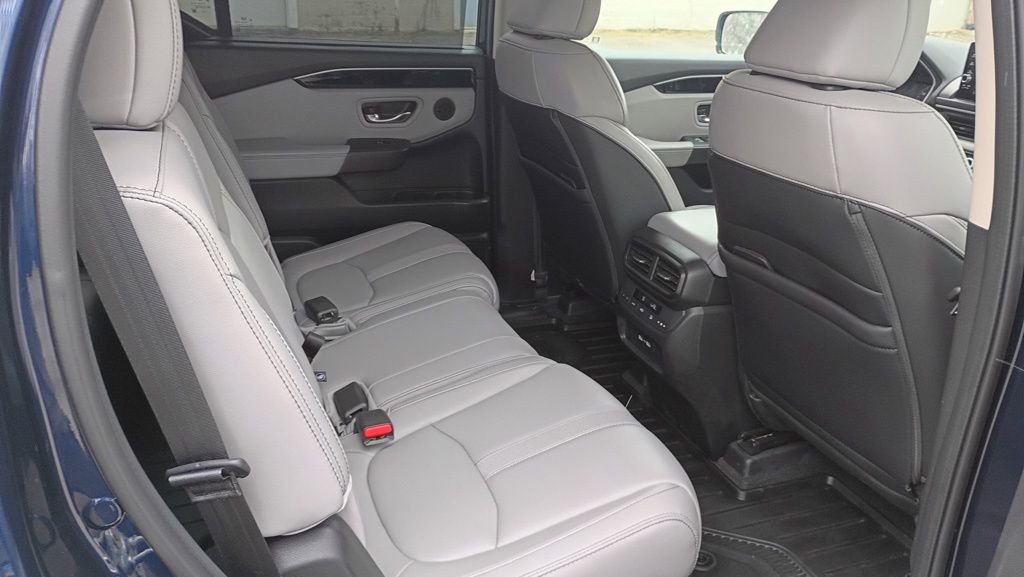 Used 2023 Honda Pilot Touring image 15