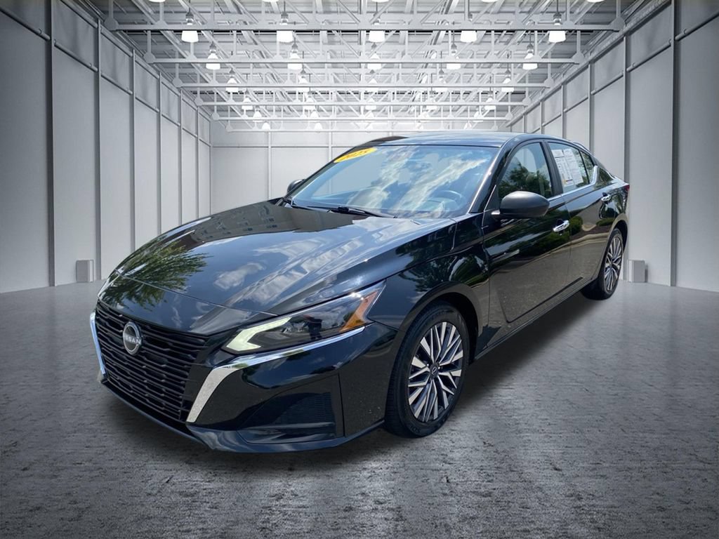 Certified 2025 Nissan Altima 2.5 SV FWD image 11