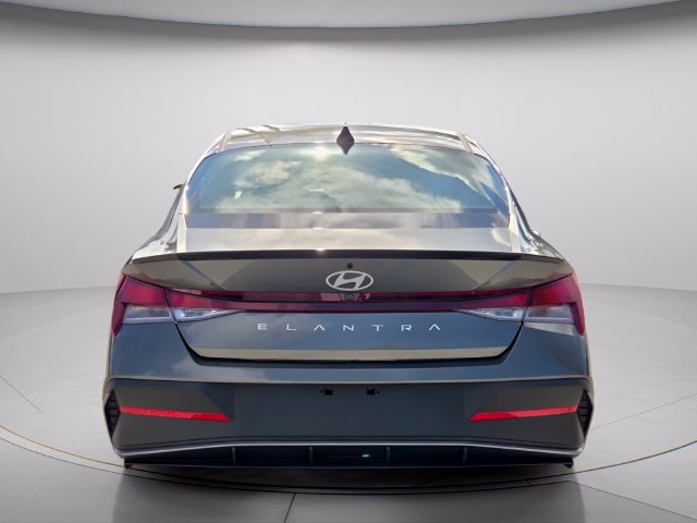 New 2026 Hyundai Elantra SEL Sport FWD image 4