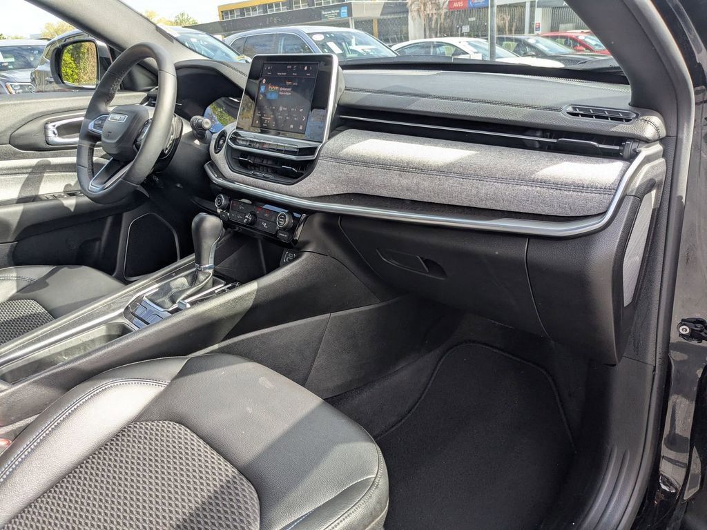 Used 2025 Jeep Compass Latitude AWD/4WD image 29