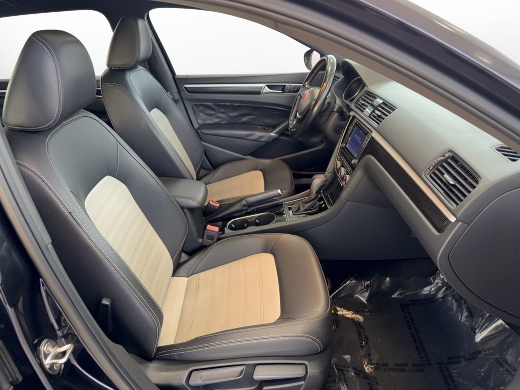 Used 2018 Volkswagen Passat 3.6 FWD image 30