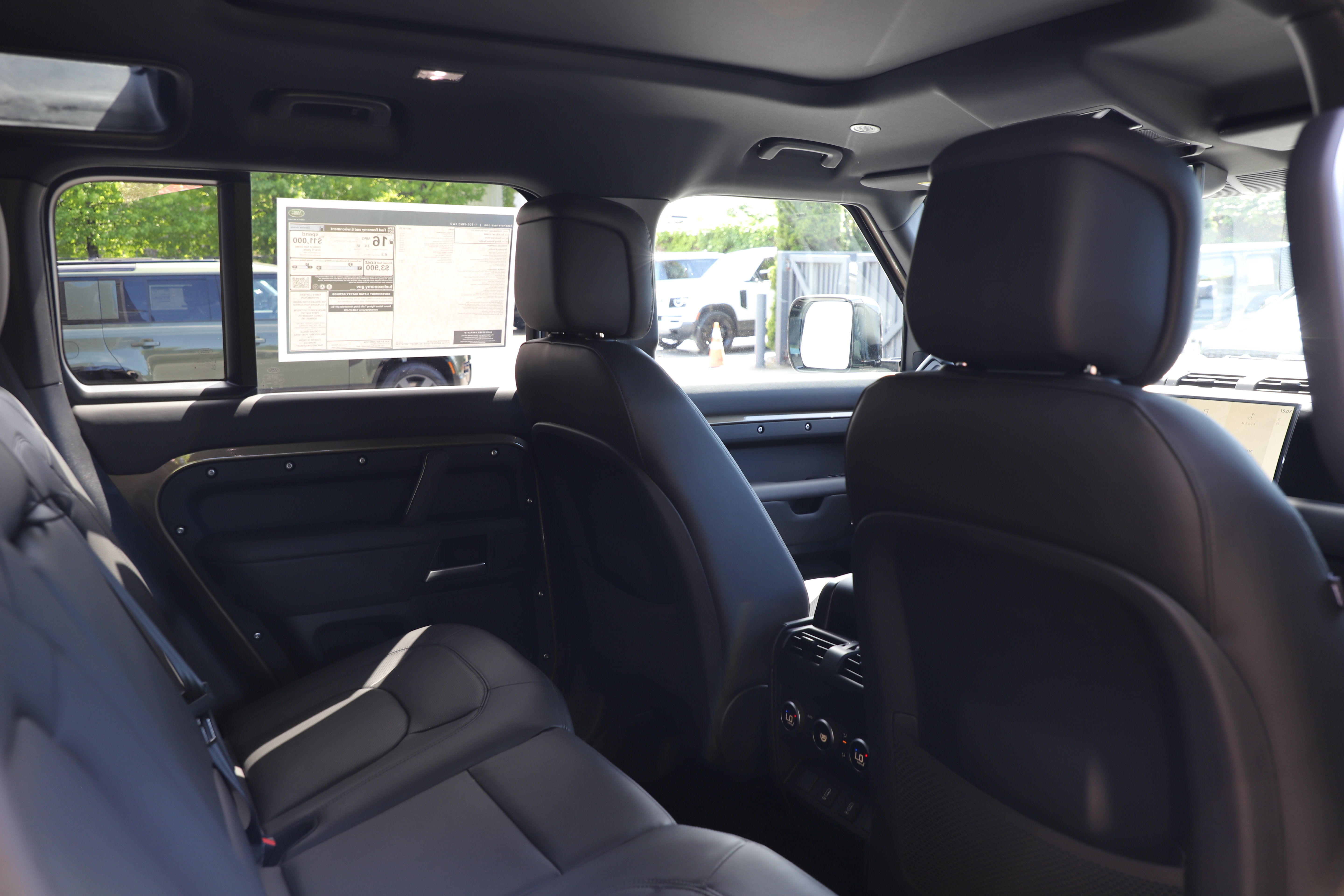 New 2026 Land Rover Defender 110 X-Dynamic SE AWD/4WD image 13