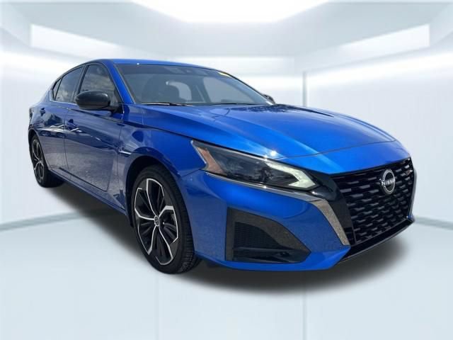 Used 2025 Nissan Altima 2.5 SR FWD image 3