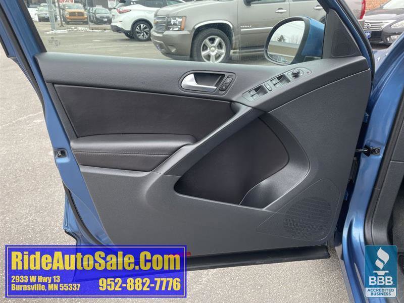 Used 2017 Volkswagen Tiguan S image 9