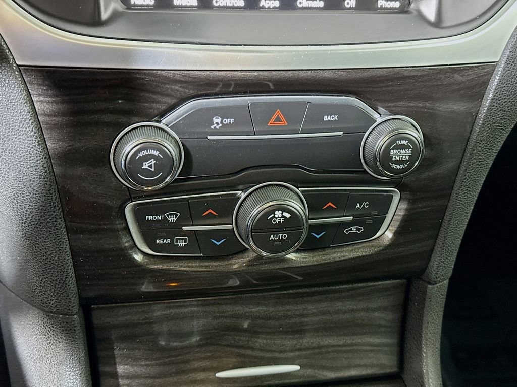 Used 2016 Chrysler 300 Limited image 7