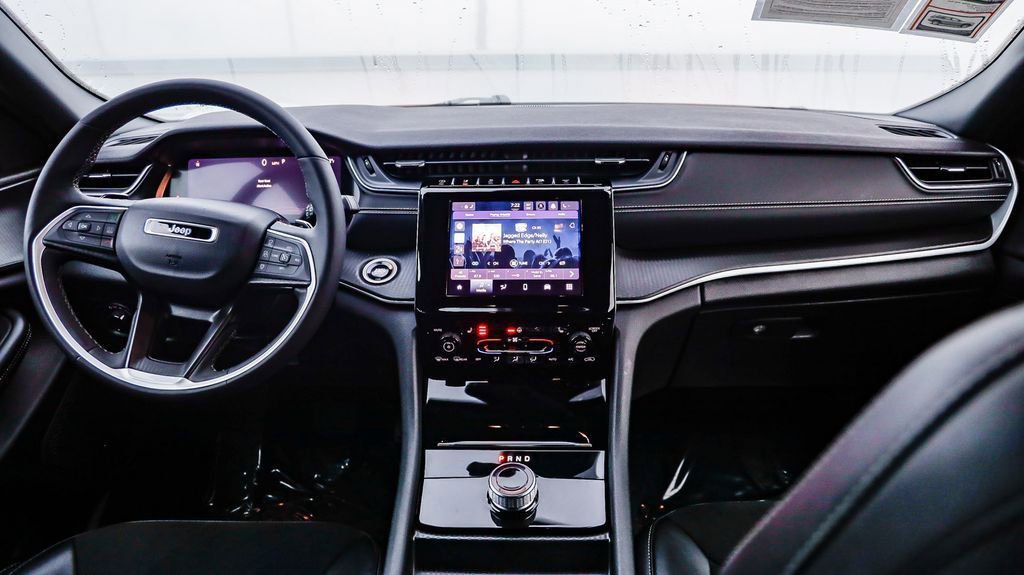 Certified 2024 Jeep Grand Cherokee Altitude image 13