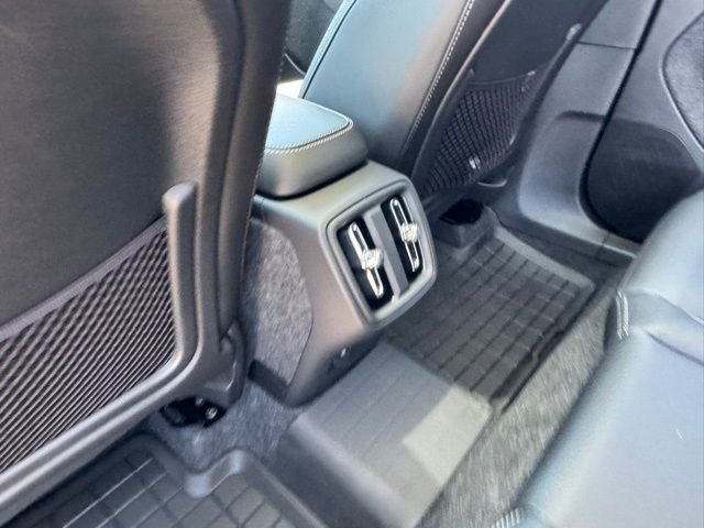 New 2025 Volvo XC40 B5 Core w/ Climate Package image 24