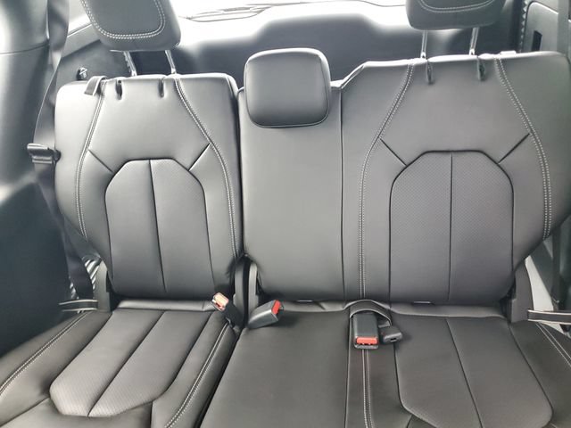 New 2027 Chrysler Pacifica Select AWD/4WD image 11