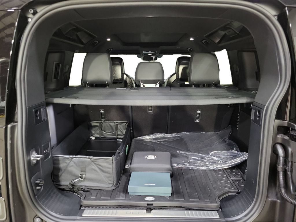 New 2026 Land Rover Defender 110 OCTA AWD/4WD image 28