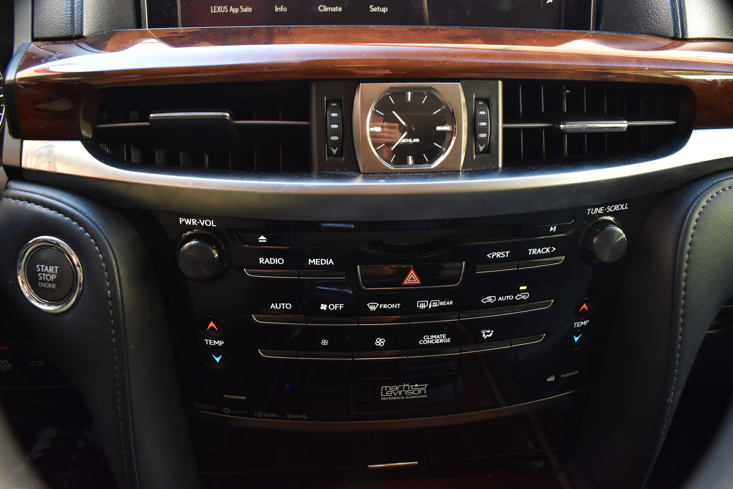 Used 2018 Lexus LX 570 4WD w/ Luxury Package image 38