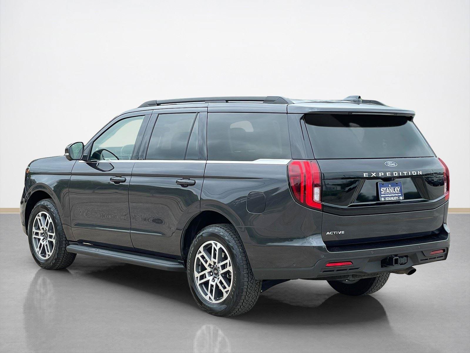 Used 2025 Ford Expedition Active AWD/4WD image 6