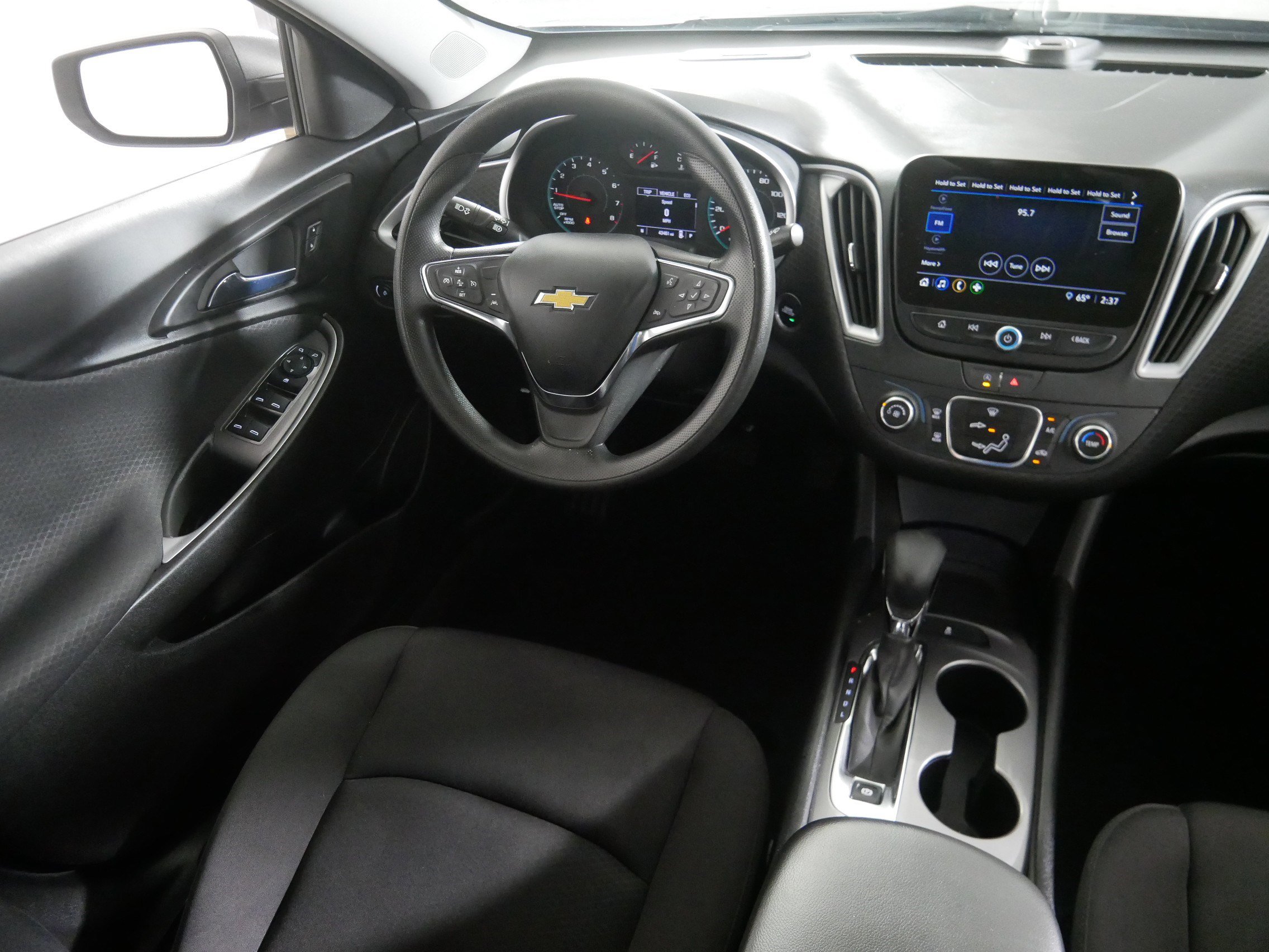Used 2023 Chevrolet Malibu LS image 9
