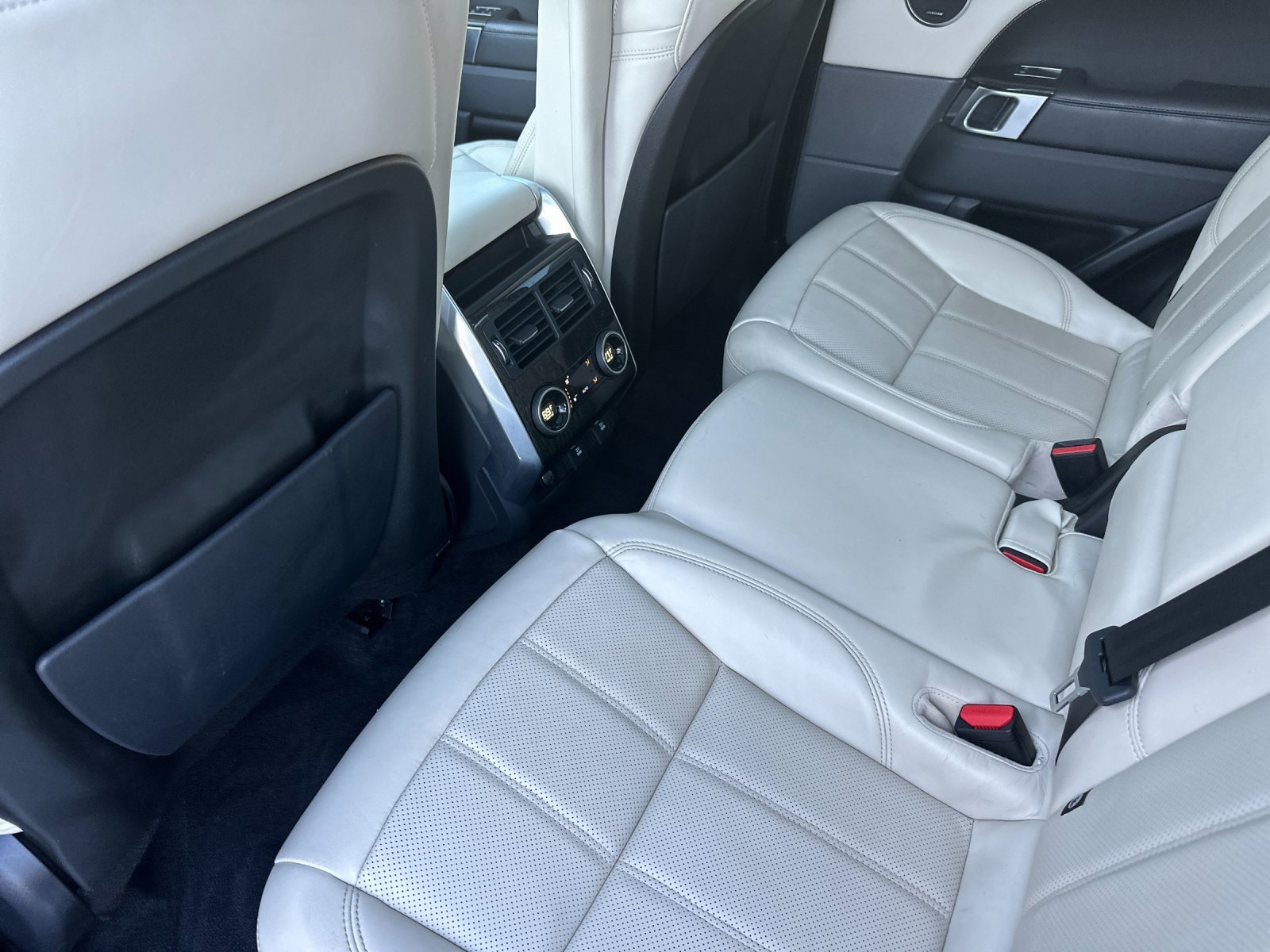 Used 2021 Land Rover Range Rover Sport HSE Silver Edition image 12