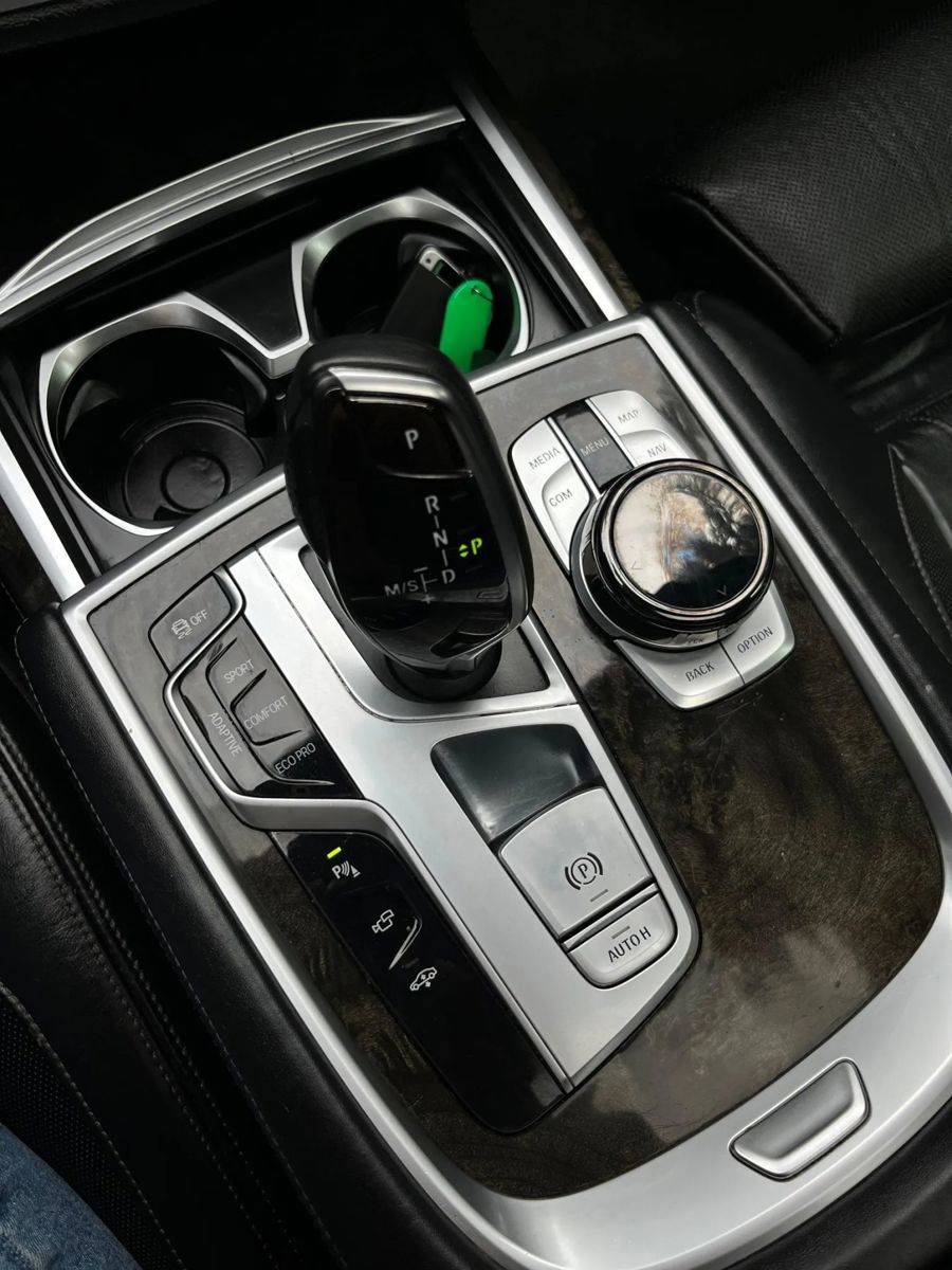 Used 2019 BMW 750i w/ Executive Package RWD image 12