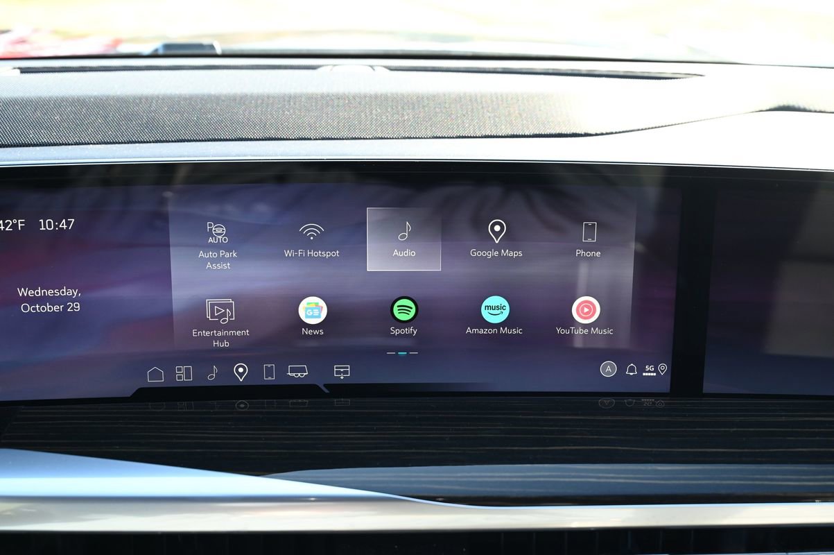 Used 2025 Cadillac Escalade Premium Luxury w/ LPO, Floor Liner Package image 29