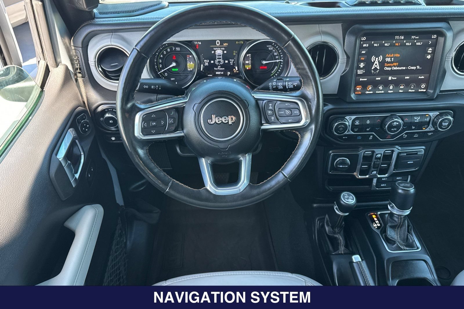 Used 2022 Jeep Wrangler Unlimited Sahara AWD/4WD image 15