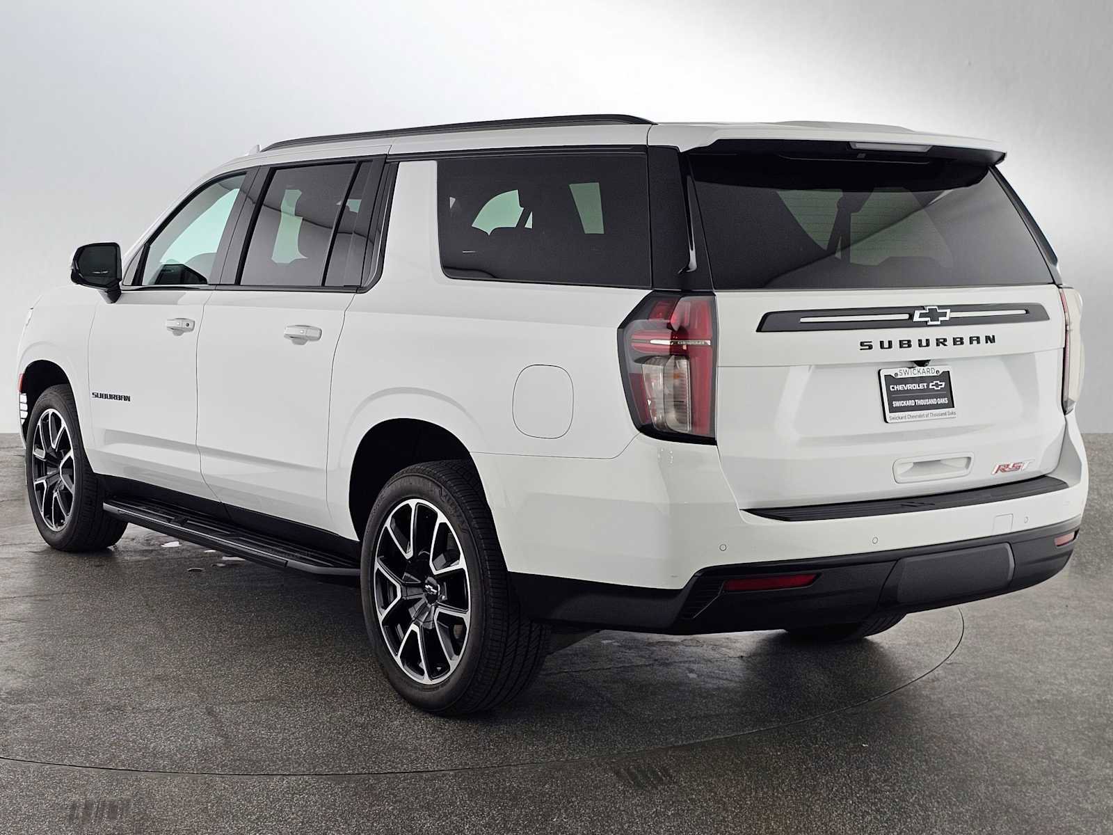 Used 2024 Chevrolet Suburban RST w/ Luxury Package image 5